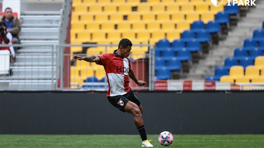 Ricardo Lopes celebra classificação na Copa da Coreia