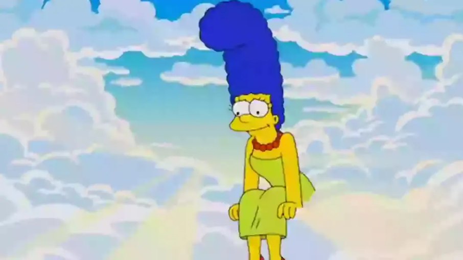 Marge Simpson no céu durante a 36ª temporada