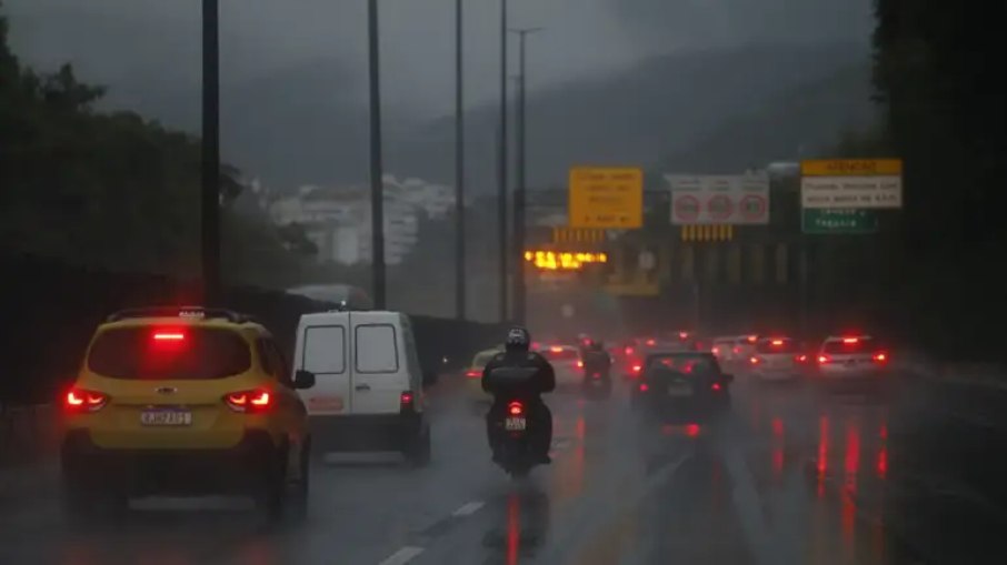 No Rio, há possibilidade de chuva fraca no fim da tarde desta segunda