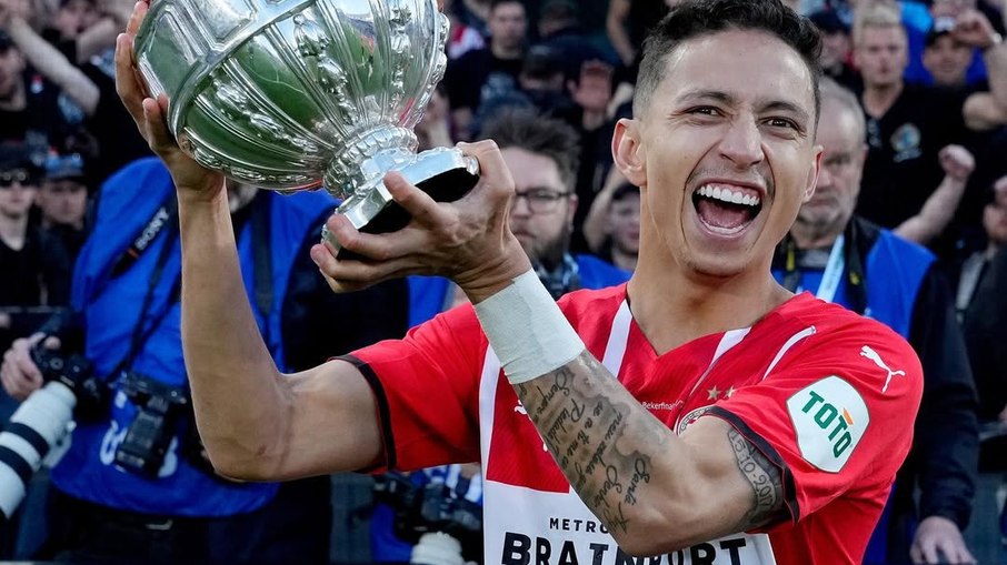 Mauro Júnior chegou ao clube com 18 anos Mauro Júnior chegou ao clube com 18 anos