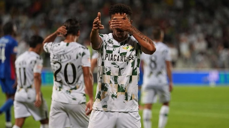 Atacante brasileiro busca se firmar na elite do futebol português Atacante brasileiro busca se firmar na elite do futebol português