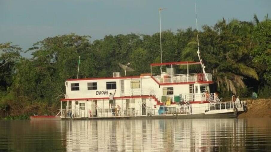 Barco-hotel naufragou no rio Paraguai, na região do Tagiloma, no Mato Grosso do Sul