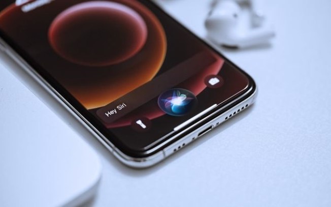 iOS 18 prepara levar Siri com IA para o iPhone 16, aponta rumor