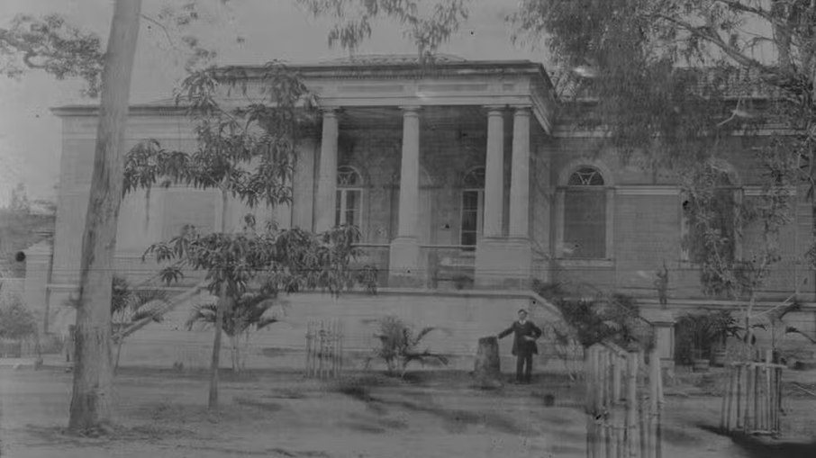 Fachada da sede da Fazenda Pau d'Alho, em Campinas (SP), no início do século 20 Fachada da sede da Fazenda Pau d'Alho, em Campinas (SP), no início do século 20