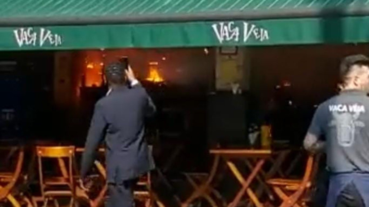 Incêndio destruiu parte do bar que fica na Zona Oeste de São Paulo