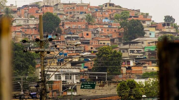 View from the Favela Jardim Panorama to the building complex of