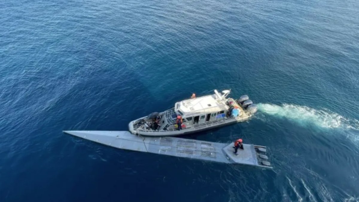 Submarino foi encontrado com grande quantidade de cocaína e dois corpos