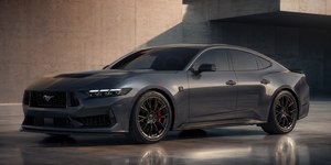Ford prepara Mustang de quatro portas com motor V8 híbrido