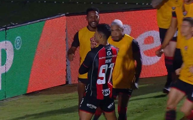 Grêmio perde para o Vitória no Barradão Grêmio perde para o Vitória no Barradão