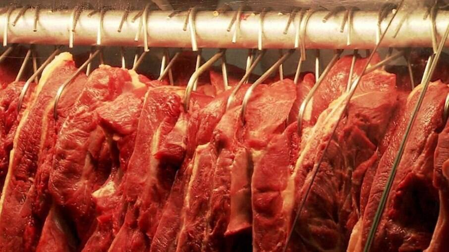 Procon-RJ descarta mais de 2018 quilos de carne em supermercados 