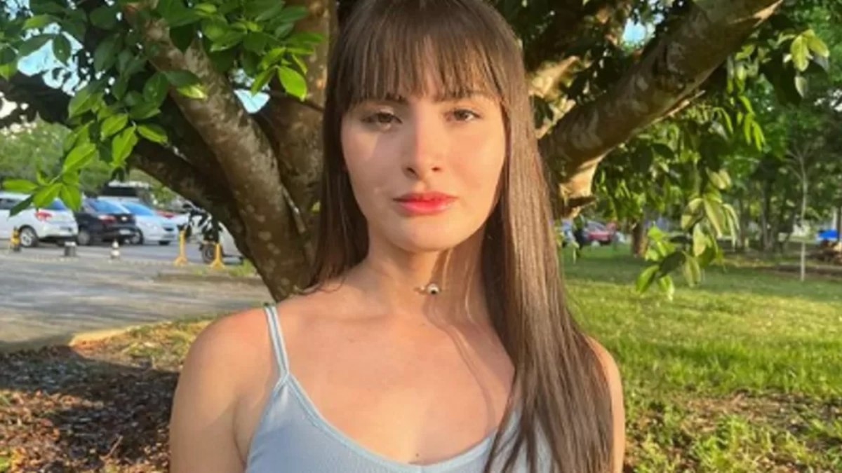 Influenciadora relata abuso na infância após denúncia de Felca Influenciadora relata abuso na infância após denúncia de Felca