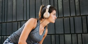 Veja os melhores fones de ouvido da JBL para treinar na academia