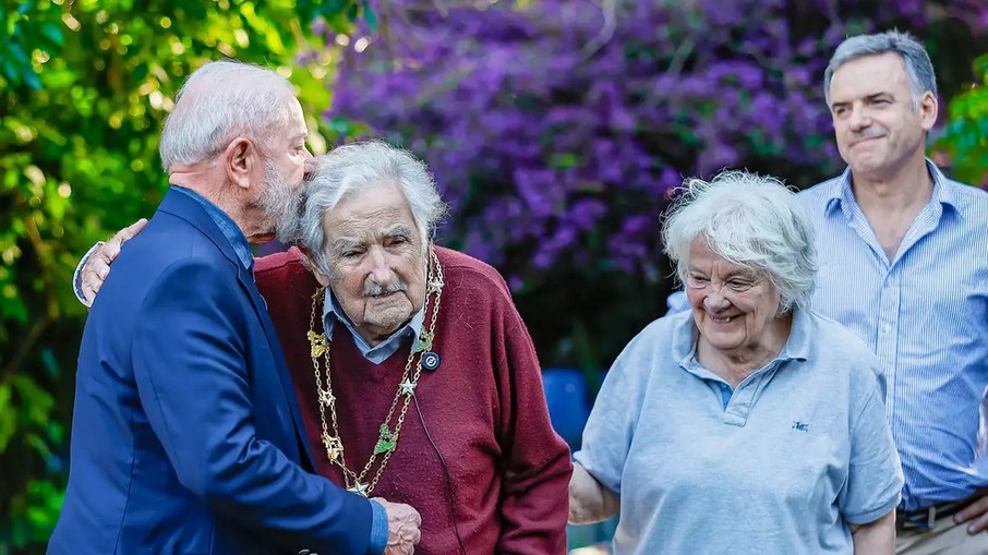 Lula ao lado de Mujica Lula ao lado de Mujica