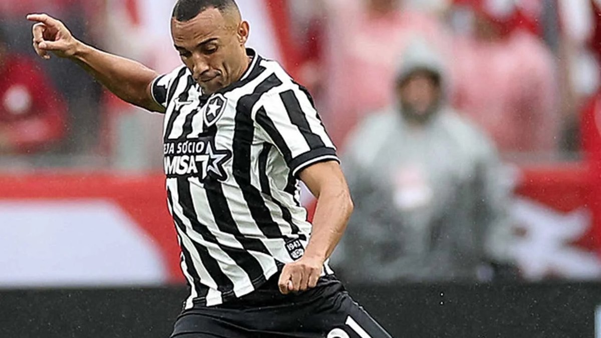 Marçal admite erros do Botafogo após derrota para o Internacional