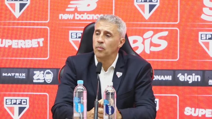 O alerta de Crespo após vitória: "Precisamos de reforços"