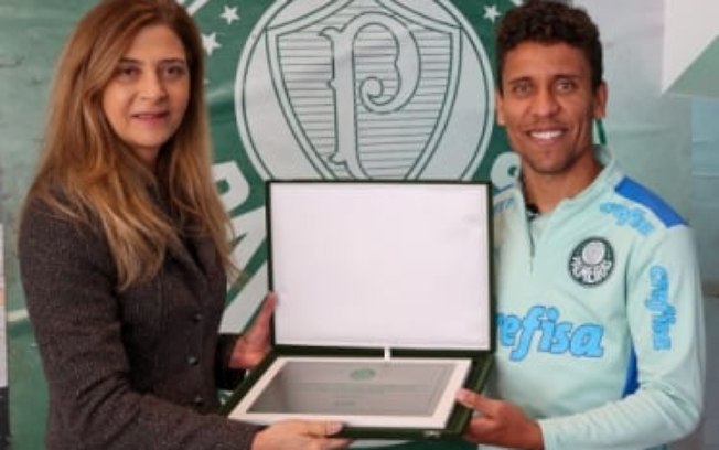 Marcos Rocha recebe homenagem pelos 200 jogos com a camisa do Palmeiras: 'Me sinto honrado'
