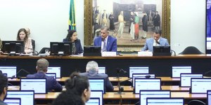 CCJ aprova PEC da redução da maioridade penal para 16 anos