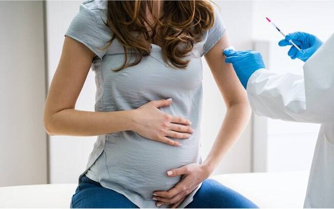 Posso tomar vacina contra a covid-19 se estiver grávida ou amamentando?