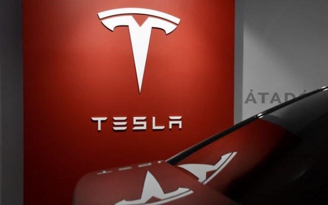 Robô ataca e fere engenheiro em fábrica da Tesla nos EUA