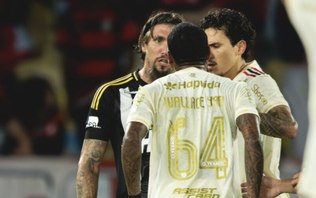 Dublador flagra confusões entre astros de Flamengo e Atlético-MG