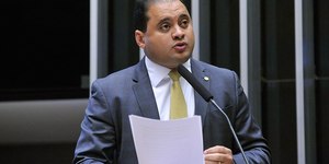 Fraudes no INSS: senador Weverton Rocha é alvo de ação da PF