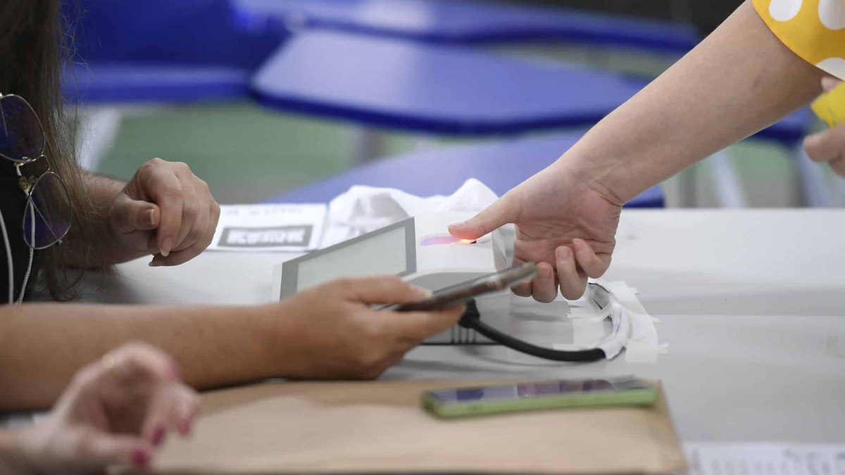 Ipec: 49% dos eleitores consideram amigos e família para decidir voto