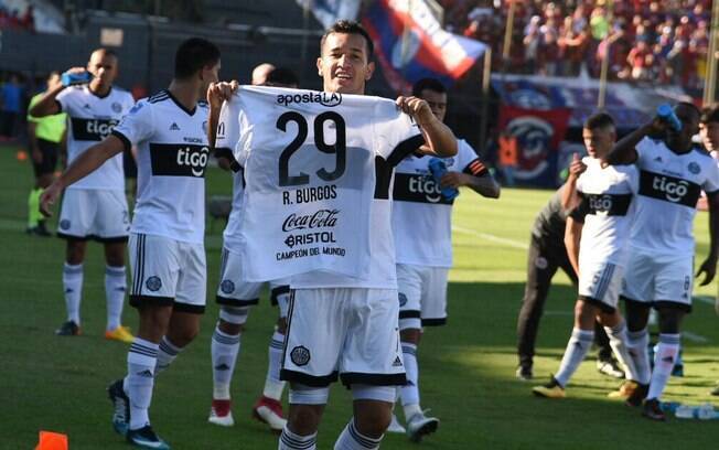 Néstor Camacho comemorou gol homenageando Rodrigo Burgos, jogador que está preso por violência