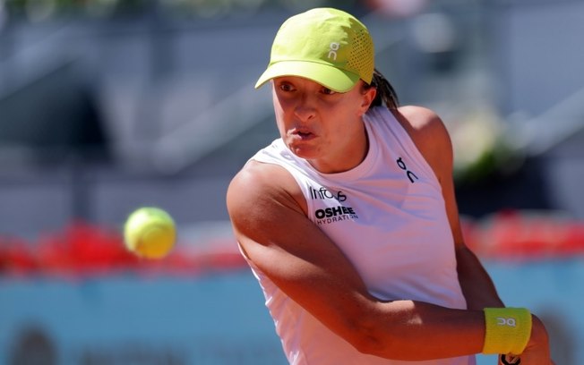 Iga Swiatek durante sua vitória sobre Alexandra Eala na segunda rodada do WTA 1000 de Madri, no dia 24 de abril de 2025 Iga Swiatek durante sua vitória sobre Alexandra Eala na segunda rodada do WTA 1000 de Madri, no dia 24 de abril de 2025