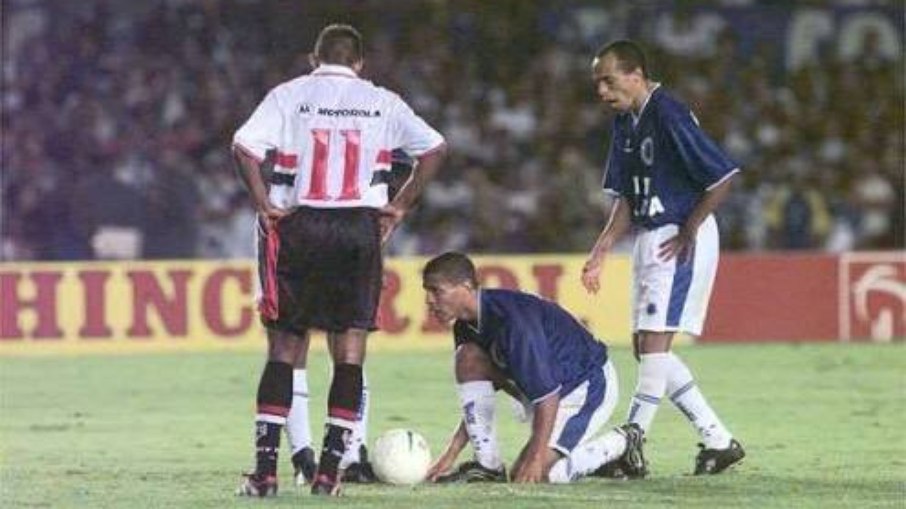 São Paulo fez a final da Copa do Brasil contra o Cruzeiro, em 2000 São Paulo fez a final da Copa do Brasil contra o Cruzeiro, em 2000