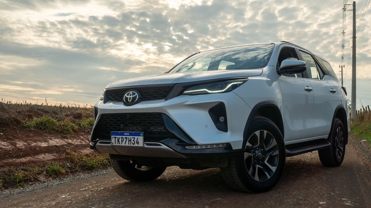 Toyota SW4: estilo raiz mantém o sucesso, apesar do preço alto