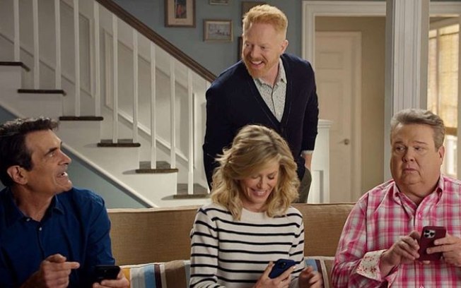 Elenco de Modern Family se reúne em novo comercial do WhatsApp Elenco de Modern Family se reúne em novo comercial do WhatsApp
