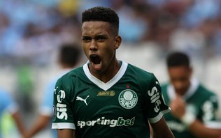 Por temporada no Palmeiras, Estêvão é indicado ao Troféu Kopa