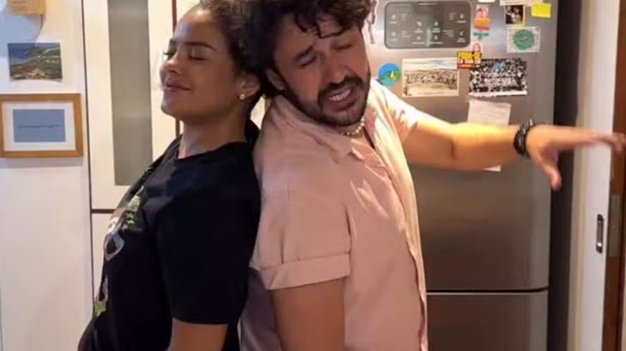 Bella Campos se despede de ‘Vale Tudo’ com humor: “Uma cerveja, uma dose e um tiro” Bella Campos se despede de ‘Vale Tudo’ com humor: “Uma cerveja, uma dose e um tiro”