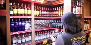 SP promete conter crise do metanol até a alta temporada turística