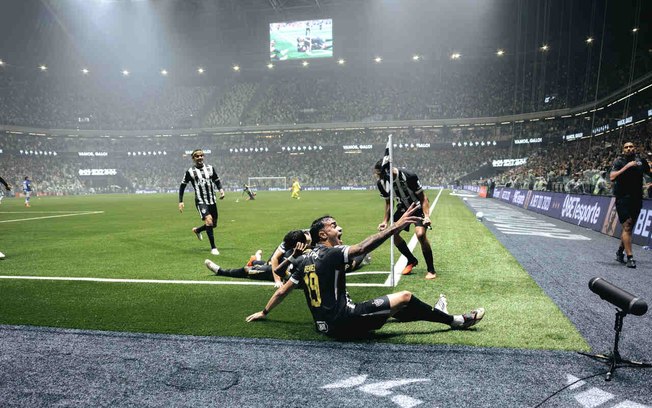 Fred marcou o gol da virada e da classificação do Atlético Mineiro sobre o Cruzeiro