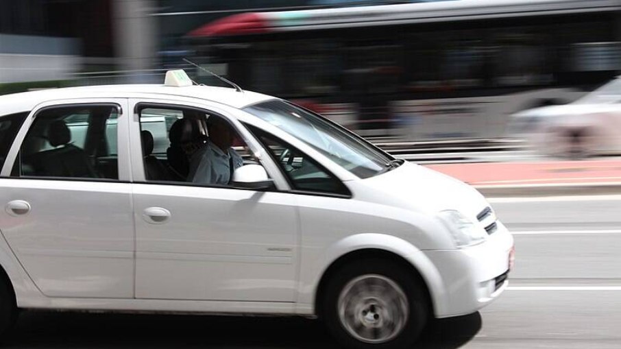 Governo quer começar a pagar auxílio de R$ 1 mil a taxistas em agosto