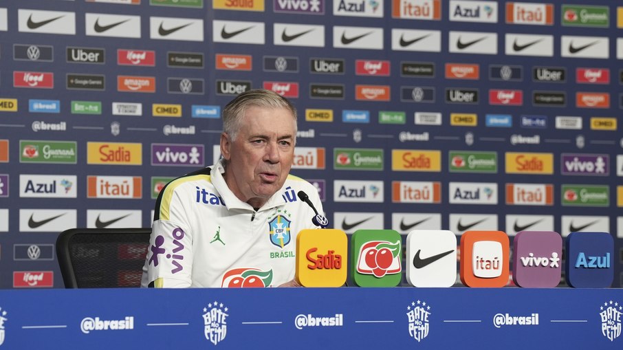 Na véspera da estreia, Ancelotti dá prazo para retorno de Neymar