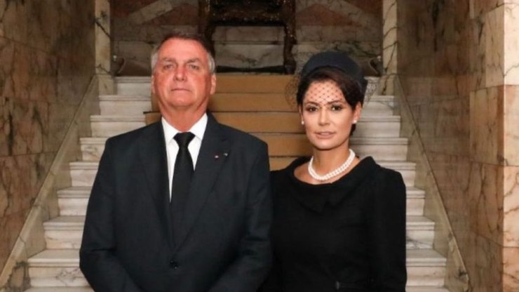Michelle desabafa sobre cuidados com Bolsonaro: "Corpo cansado"