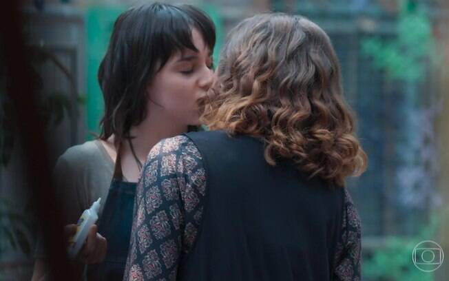 'Malhação - Viva a Diferença' mostrou beijo gay entre duas meninas 