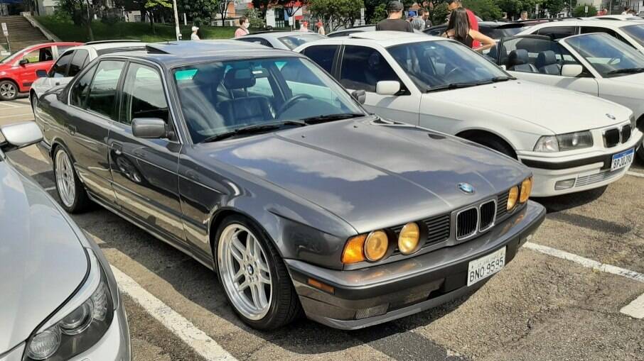 O mais bonito de todos os BMW, o Série 5 com carroceria E34. E esse ainda tem as rodas forjadas do M5