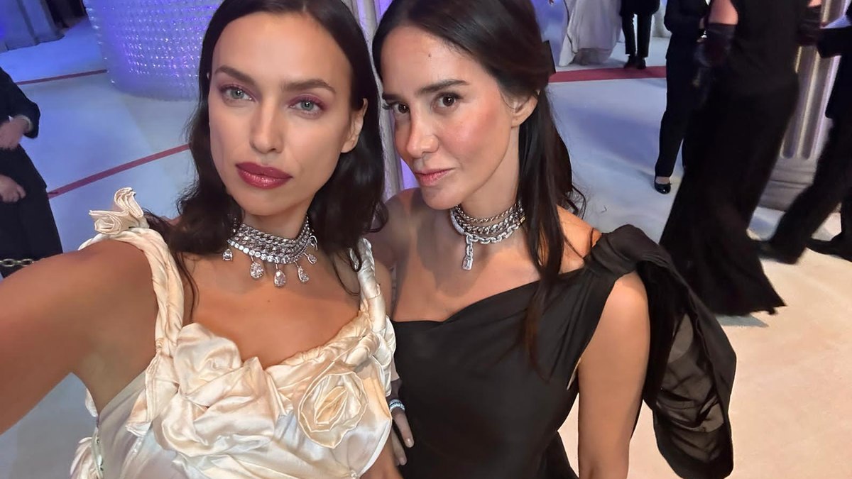 Met Gala 2023: Irina Shayk usa joias de designer brasileira