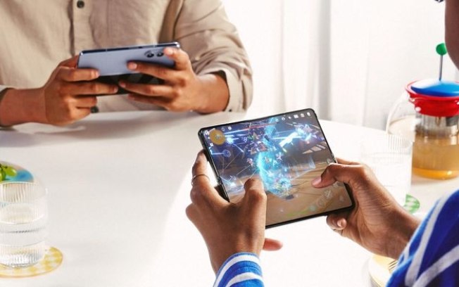 Galaxy Z Fold 6 pode ganhar formato mais largo e ângulos retos