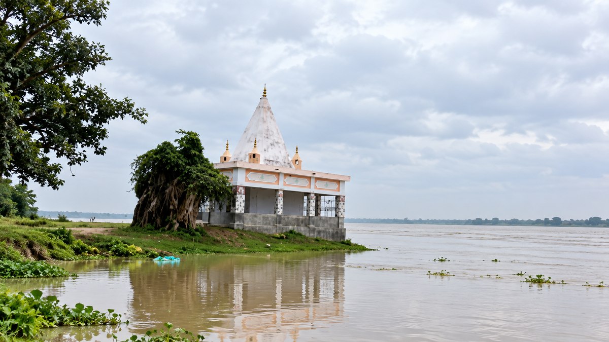 Templo de Shiva desabou no Rio Ganges Templo de Shiva desabou no Rio Ganges