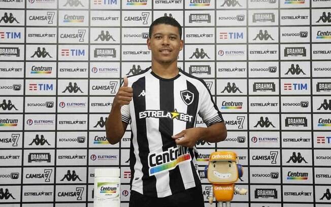 Botafogo informa que cirurgia de Vinicius Lopes foi bem sucedida
