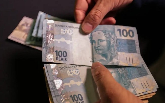 Governo eleva estimativa de salário mínimo para R$ 1,5 mil em 2025