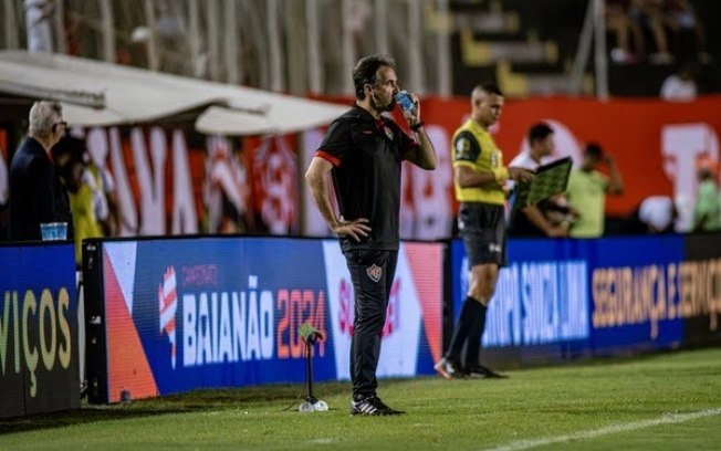 Léo Condé comemora após classificação do Vitória: ‘confiança renovada’