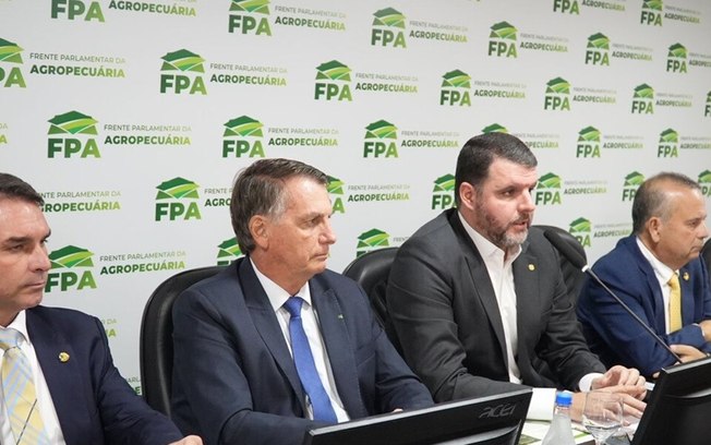 Bolsonaro reaparece em público durante reunião da Frente Parlamentar da Agropecuária
