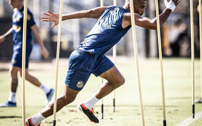 Joaquim tem lesão e desfalca o Santos