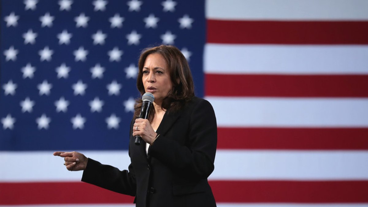 Kamala Harris é apontada como possível indicação dos Democratas para substituir Joe Biden nas eleições norte-americanas