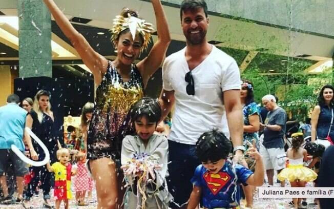 Juliana Paes curte o carnaval com a família